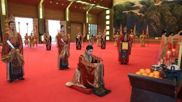 พิธีบวงสรวงที่พระราชวังต้าหมิงกง