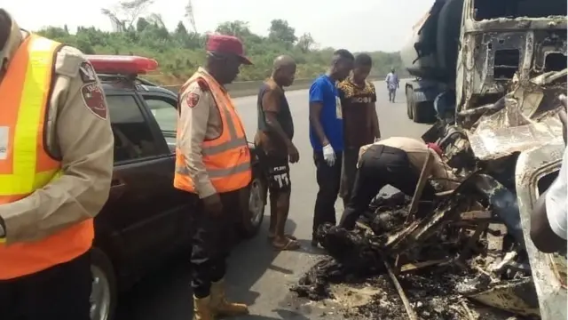 Lagos-Ibadan expressway accident kill 17 pipo, FRSC confam - BBC ...