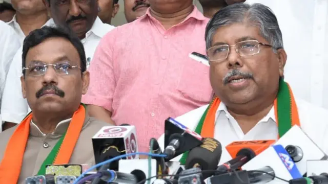 विनोद तावडे आणि चंद्रकांत पाटील