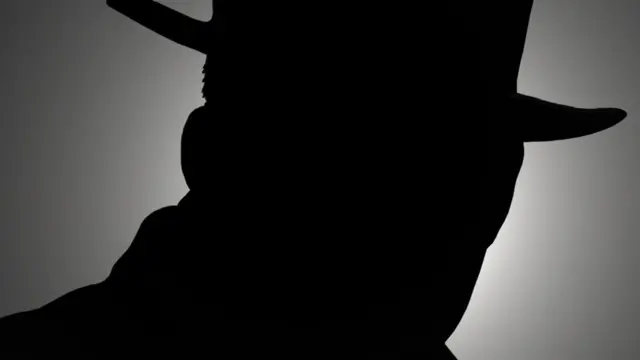 Силуэт человека в шляпе