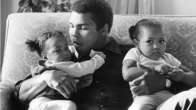 দুই শিশু কন্যার সঙ্গে আলী