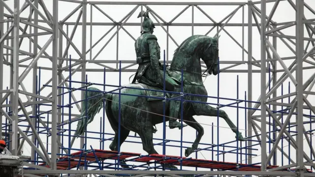 Памятник Императору Николаю I на Исаакиевской площади