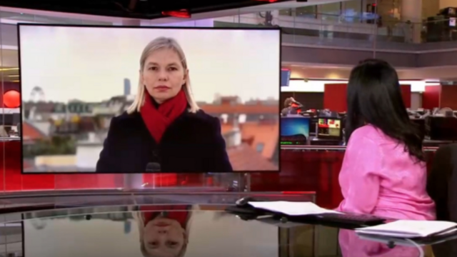 BBC驻维也纳记者贝尔在电视上介绍奥地利的疫情