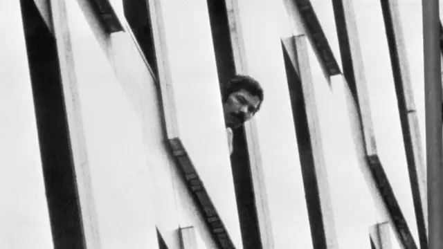 ઓપેકની ઇમારતથી એક બંધક