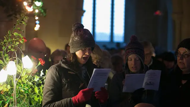 Пение рождественских песен