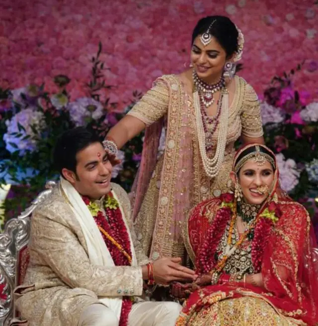 ઇશા અંબાણી, આકાશ અંબાણી અને શ્લોકા મહેતા