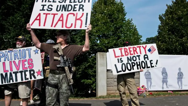 Сторонники оружия на демонстрации