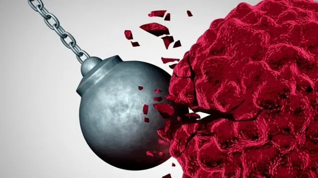 Стальной шар бьёт по клетке