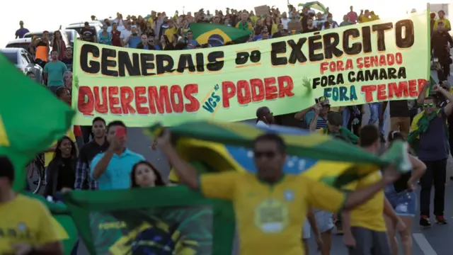 Protesto feito durante a grevebrasileirao serie a 2024caminhoneirosbrasileirao serie a 2024maiobrasileirao serie a 20242018