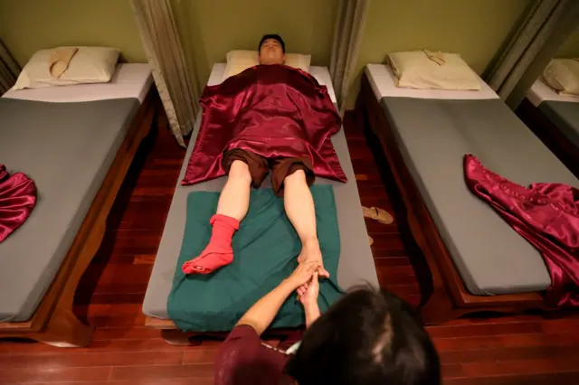 นวดเท้า