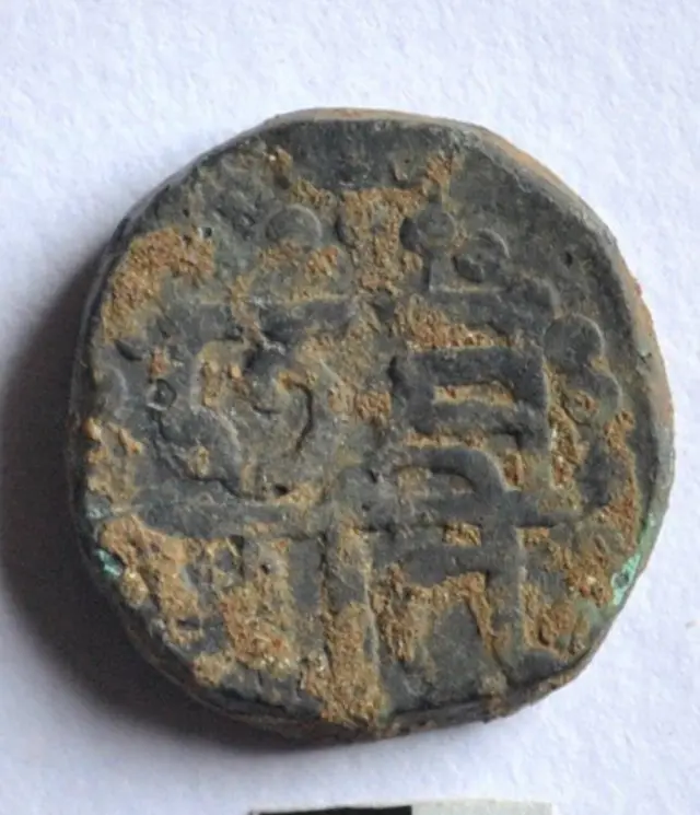 उत्खननात सापडलेल्या वस्तू