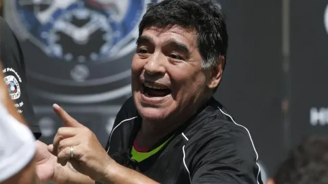 Después de exigirle que volviera con el título, Maradona se solidarizó con Messi.
