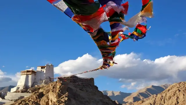 प्रार्थना पताका, नामग्याल त्सेमो विहार, लेह