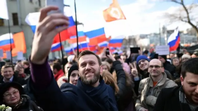 納瓦爾尼和支持者自拍