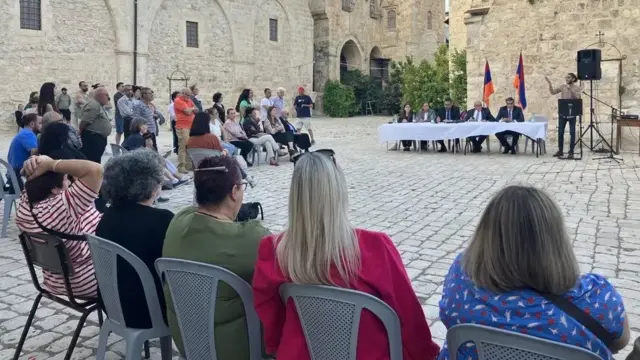 گروهی از وکلای بین‌المللی می‌گویند که توصیه‌هایی در مورد آنچه می‌توان در مورد این پرونده انجام داد، ارائه خواهند کرد