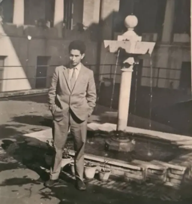 ቸዛሪኖ፡ ኣብ መወዳእታ 40ታት ኣብ ሮማ ተመሃራይ ሕክምና ኣብ ዝነበረሉ እዋን