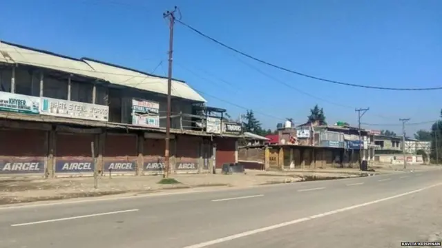 ईदच्या दिवशी श्रीनगरमध्ये रस्त्यावर शुकशुकाट