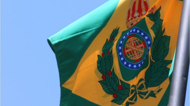 Bandeira do Brasil Império hasteada no TJ-MS