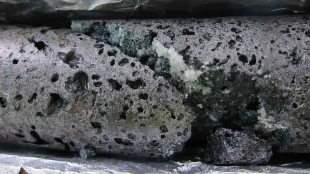 Des installations en Islande font partie de celles qui visent à minéraliser le CO2, afin de l'empêcher de circuler dans l'atmosphère comme solution à long terme.