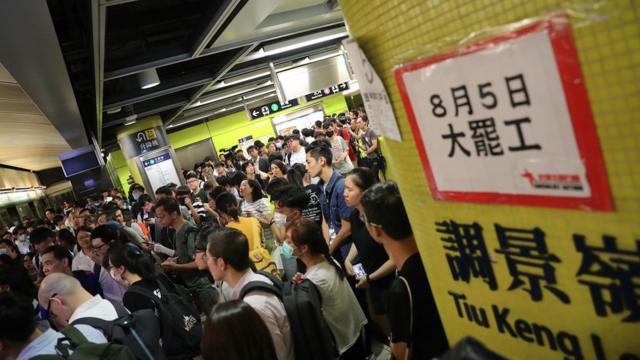 林郑月娥早前已暂缓《逃犯条例》的条订建制，多名高级香港官员也先后道歉，但示威活动没有平息的迹象。