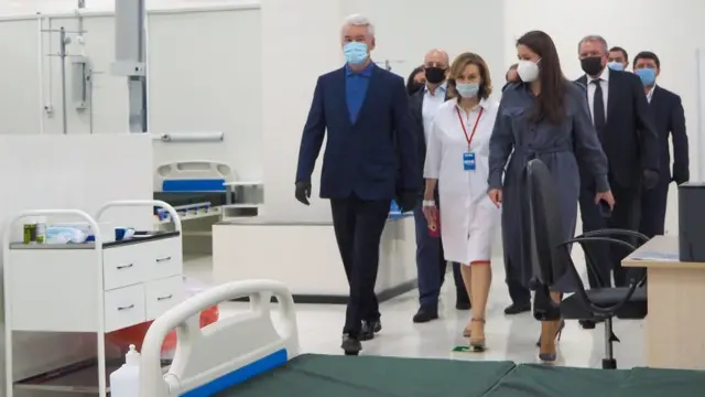 Собянин во временном госпитале