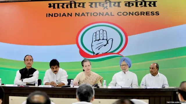 गुरुवार को हुई बैठक में वरिष्ठ नेताओं के साथ सोनिया गांधी