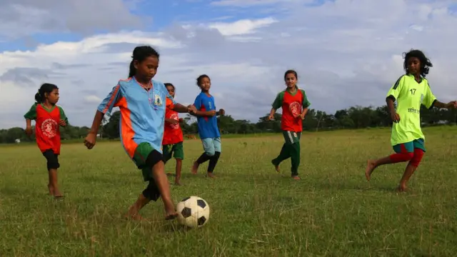 নারী, ফুটবল, বাংলাদেশ