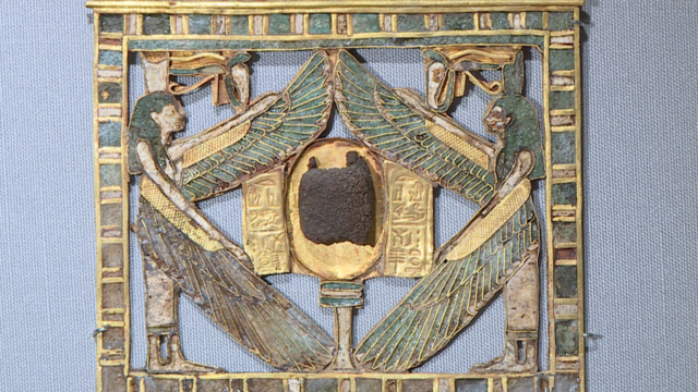مجموعة صور للآثار المعاد عرضها في المتحف المصري