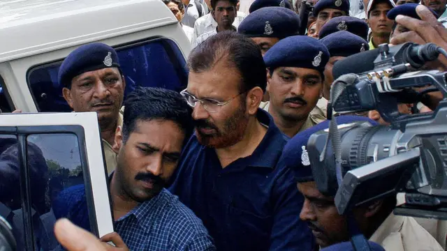 વણઝારા અને આર. કે. પાંડિયન