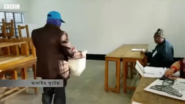 ২০১৮ সালের নির্বাচনে চট্টগ্রামের একটি কেন্দ্রে ভোট শুরুর আগেই ব্যালটভরা বাক্স ধরা পড়ে বিবিসি সাংবাদিকের ক্যামেরায়