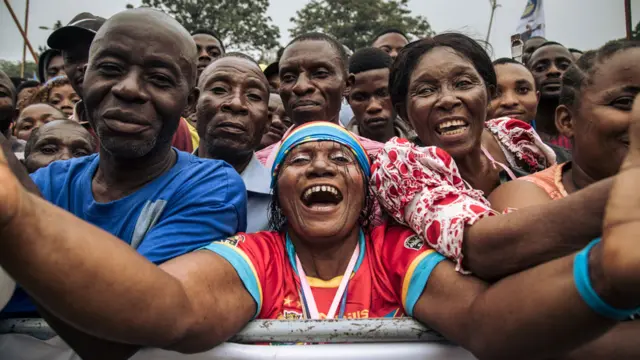 Na mba Kongo(DRC), puku kwuru puku ndị mmadụ pụtara na Kinshas were ọṅụ nabata onyeisi ndị pati anọghị n'ọchịchị na mba ahụ bụ Jean-Pierre Bemba ka ụlọikpe Mba ụwa, ICC) gwachara ya lawa na ikpe amaghị ya n'ebubo mpụ n'oge agha