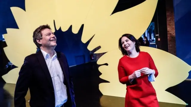 آنالنا بائربوک و روبرت هابک به طور مشترک ریاست حزب سبزها را برعهده دارند