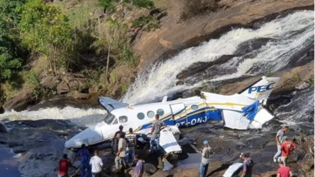 Avião acidentado