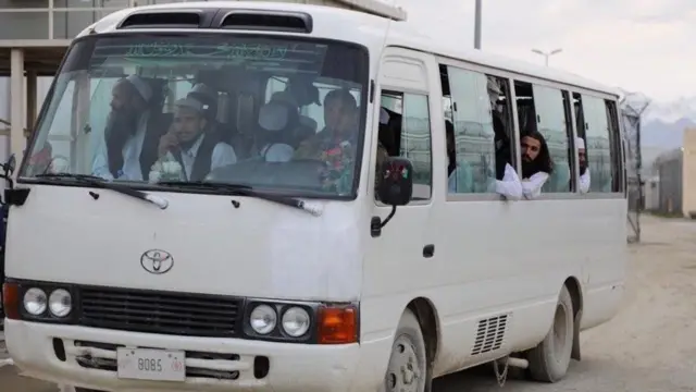 طالبان وایي چې بندیان له پروسې سره سم نه دي خوشي شوي