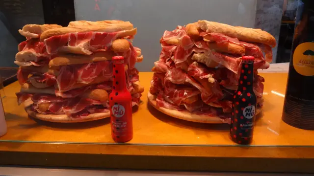 Bocadillos de jamón crudo