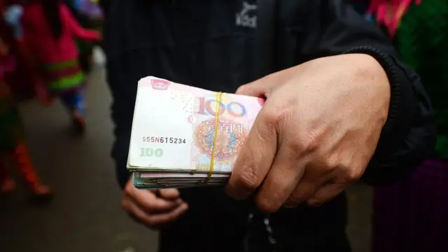 ค่าตัว 300 - 490,000 บาท ตามอายุและหน้าตา