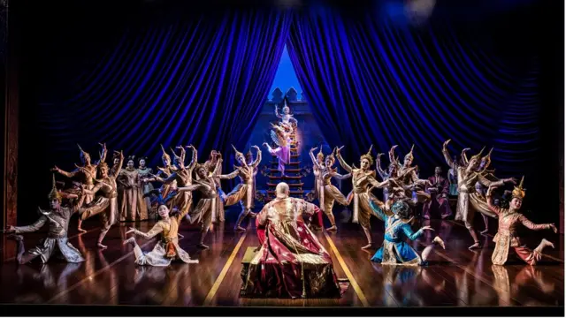 ละครเพลง เดอะ คิง แอนด์ ไอ ฉบับล่าสุดเปิดการแสดงที่โรงละคร London Palladium ซึ่งเป็นหนึ่งในโรงละครที่มีชื่อเสียงที่สุดในย่านเวสต์เอ็นด์