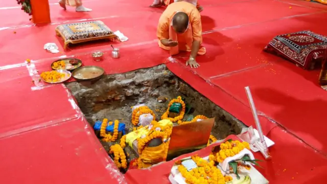 অযোধ্যায় রাম মন্দিরের ভূমিপূজায় যোগী আদিত্যনাথ। ৫ আগস্ট, ২০২০