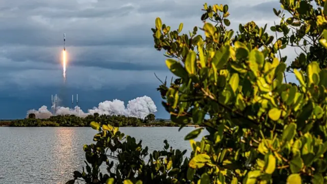 అంతరిక్షంలోకి అస్థికలు పంపుతున్నారు.