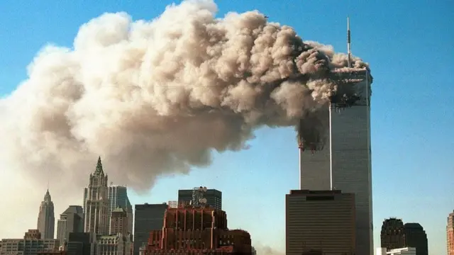 உலக வர்த்தக மையத் தாக்குதலின்போது, உயர்வான தளங்களில் இருந்தவர்களால் காப்பாற்றப்படுவதற்குமுன், முதல் ஐந்து நிமிடங்கள் செயல்படமுடியவில்லை