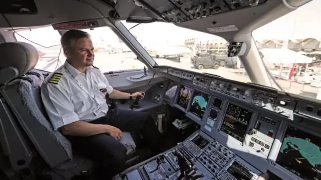 Літак Sukhoi Superjet100 всередині