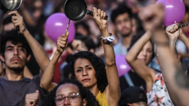 Cacerolazos en Colombia