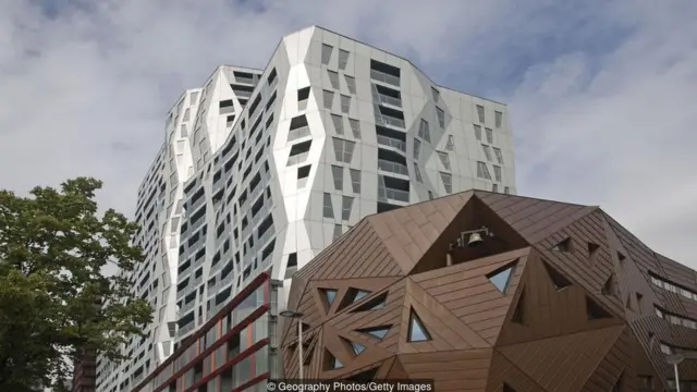 Rotterdam seperti Disneyland bagi para pecinta arsitektur.