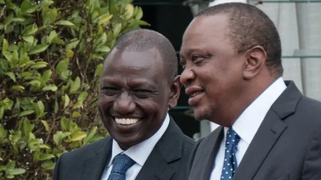 Kenya's President Uhuru Kenyatta (R) and Vice President William Ruto walk for the arrival of the British Prime Minister at the State House in Nairobi on August 30, 2018.
