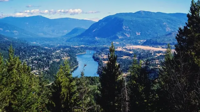 Wilayah Kootenay Barat yang bergunung-gunung adalah rumah bagi banyak Doukhobor di British Columbia.