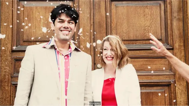 Evlənməyə hazırlaşan cütlüklər unutmayın: həyəcan bir müddət davam etsə də, adətən bir ildən sonra, hər şey əvvəlki vəziyyətinə qayıdır