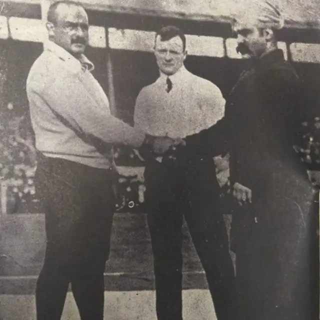 1910 में ज़िबिस्को के साथ लंदन में गामां पहलवान