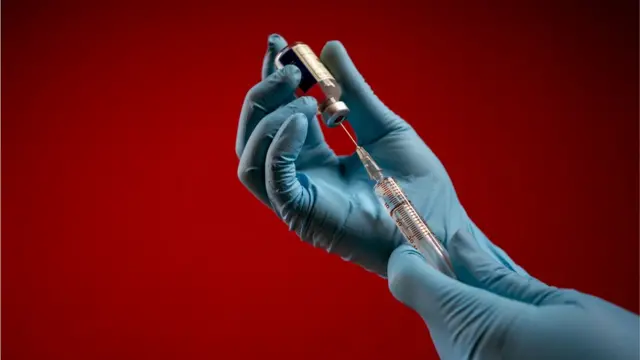 যথাযথ তাপমাত্রায় টিকা সংরক্ষণ নিশ্চিত করাও জরুরি বলে জানিয়েছেন বিশেষজ্ঞরা।