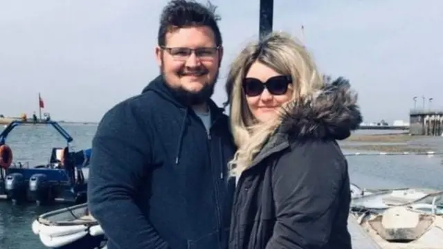 ألفي هيلير وشريكته