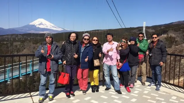 ทินกร และลูกค้าทัวร์ที่ญี่ปุ่น